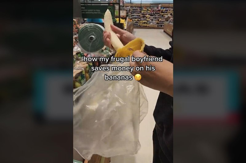 "Moj fant je tako varčen, da banane vedno olupi, preden jih stehta." (VIDEO) (foto: Posnetek zalona | savingforboba TikTok)