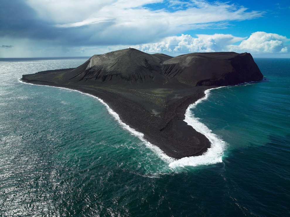 Surtsey, Islandija Otok je nastal šele leta 1963, z vulkanskim izbruhom. Na otok je dovoljeno le znanstvenikom, ki preučujejo rastline …