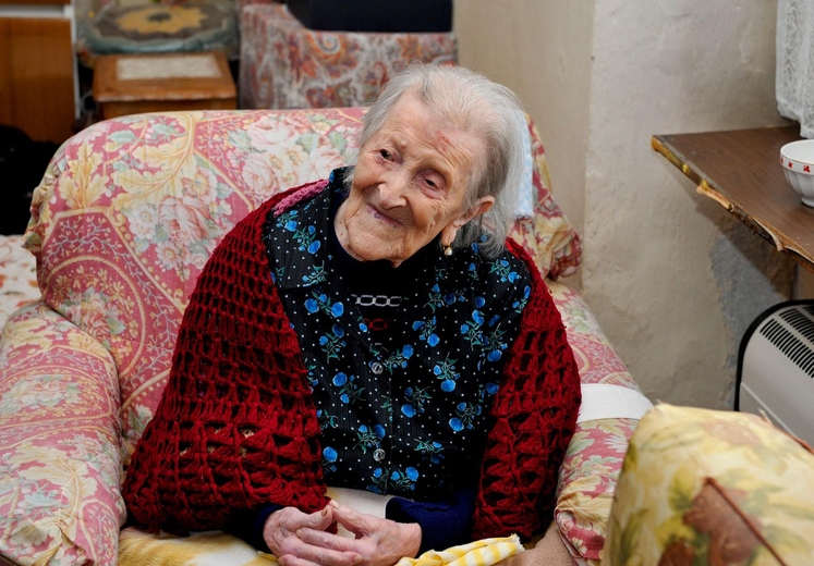 Od maja 2016 pa do svoje smrti aprila 2017 je veljala za najstarejšo živečo osebo na svetu – stara je …