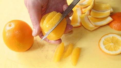 Tako pripravljenih pomaranč zagotovo še niste jedli – recept z eno nenavadno sestavino (na katero ne bi nikoli pomislili)
