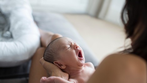 Temna plat materinstva: ste se tudi vi ob prvem stiku z novorojenčkom počutili prazno?