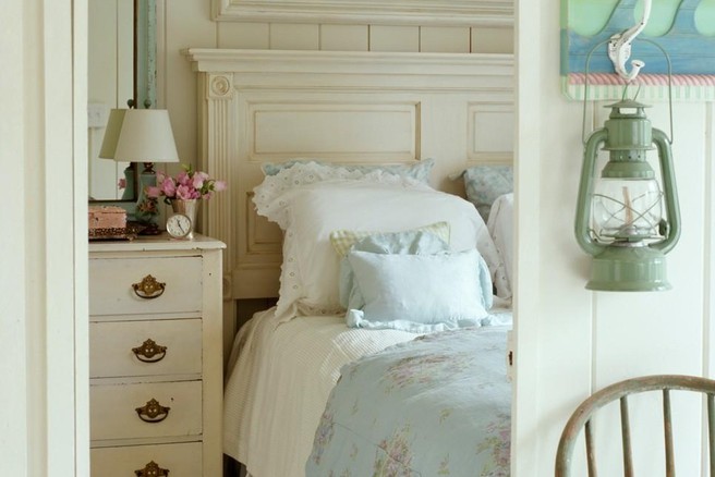 Bi morali ob vročih nočeh vsa vrata odpreti ali zapreti? Kako boste lažje prespali noč?