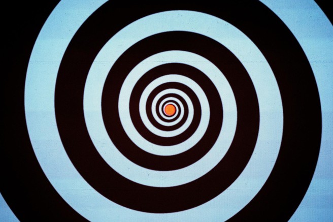 Kako se hipnotizirati v 10 minutah (da se boste približali svojim ciljem in sanjam)