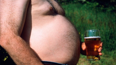5 trikov, s katerimi se boste za vedno znebili "pivskega trebuščka"