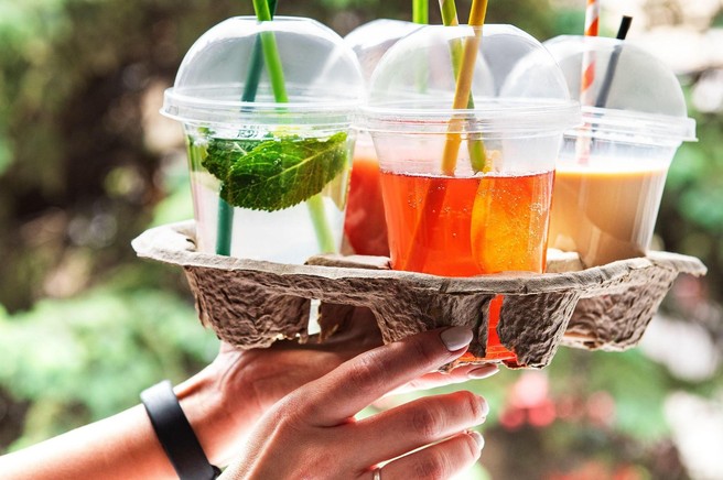 Med vročinskim valom se izognite tem pijačam!