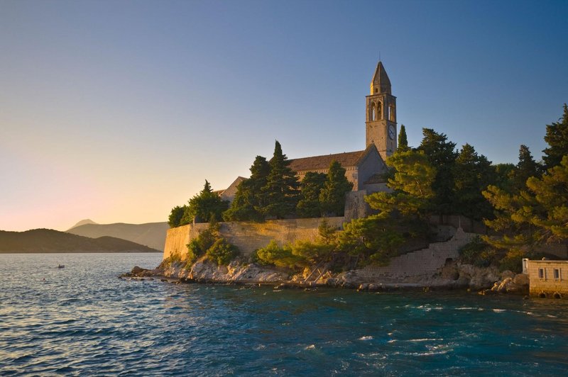 Tega otoka na Hrvaškem še niste obiskali: ni avtomobilov in turistov, na njem se skriva čudovita rajska plaža! (foto: profimedia)