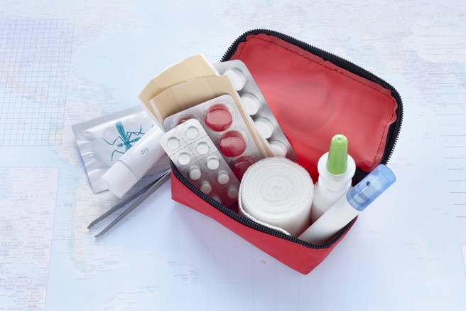 Katera zdravila in pripomočke naj vsebuje potovalna lekarna?