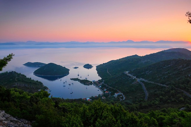 Za vse, ki želite dopust preživeti v naravi: to je najbolj zelen otok na Jadranu (mir in tišina, malo turistov in veliko sprehajalnih poti!)