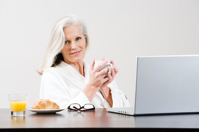 Študija: Zakaj se nekateri ljudje starajo veliko počasneje od drugih in so tudi videti mlajši?