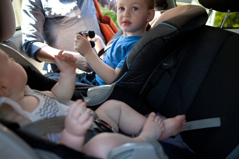 Te stvari bi vedno morali imeti v avtu vsi starši majhnih otrok! (ne odpravite se na počitnice brez njih) (foto: Profimedia)