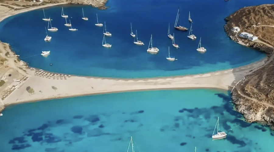 Odkrili smo sanjsko plažo, ki jo iz obeh strani obdaja turkizno morje (foto: Instagram Shots of Grece (Posnetek zaslona))