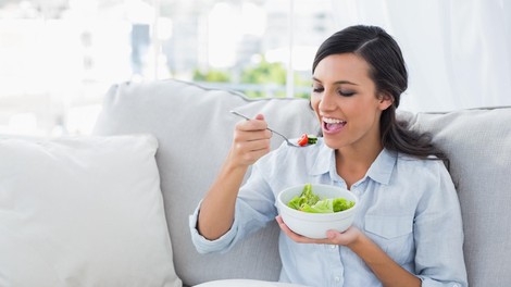 Kaj jesti za boljše hormonsko zdravje? 5 nasvetov, ki jih je potrdil strokovnjak za prehrano