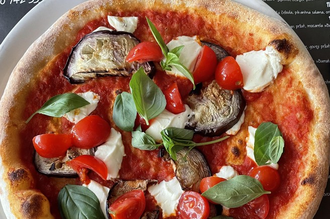 Naša novinarka je preizkusila pico, ki velja za najboljšo v Sloveniji. Preverite njeno iskreno mnenje!