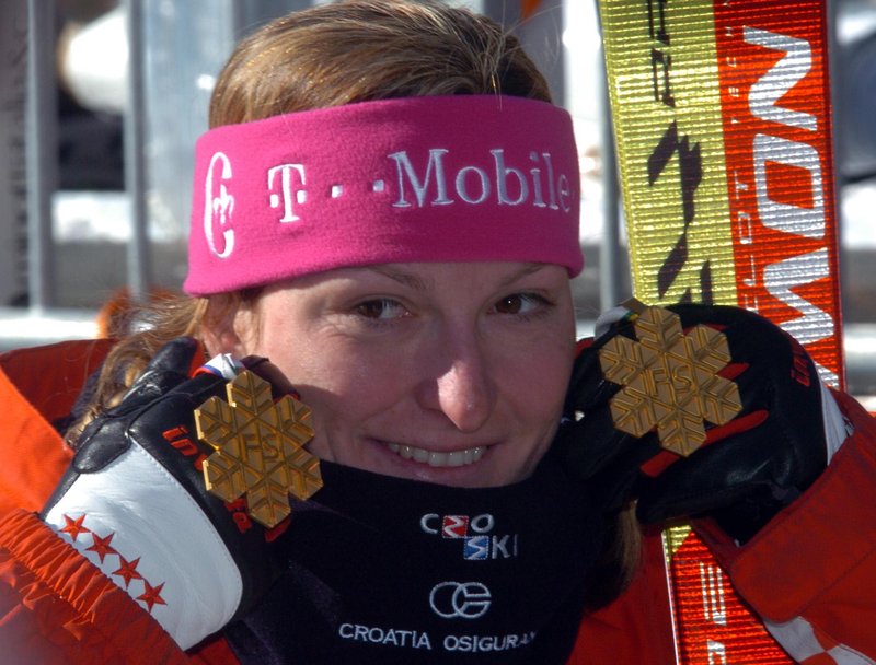 Na zimskih olimpijskih igrah v Salt Lake Cityju leta 2002 je Janica Kostelić osvojila tri zlate in eno srebrno kolajno.