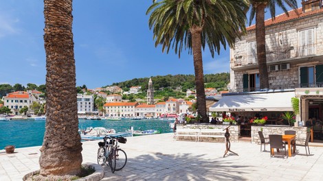 Najbolj drag otok na Hrvaškem: cene nevzdržne tudi za tujce (lignji trikrat dražji kot 2021)