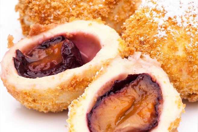 Kako pripraviti najboljše slivove cmoke, ki se kar topijo v ustih? (RECEPT)