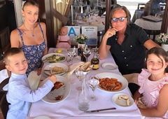 "Če vzamete svoje otroke v restavracije, poskrbite, da ne bodo kričali in motili drugih!"