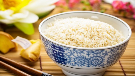 Pozor, nov odpoklic: iz polic se zaradi vsebnosti rakotvorne snovi umika priljubljen riž