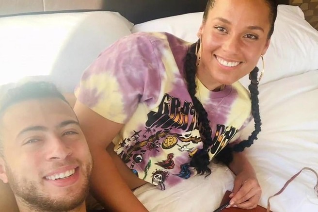 "Nisem mogla ostati tiho, zato sem novemu dekletu svojega bivšega povedala, da jo vara. Njen odziv me je več kot presenetil" (osebna zgodba)