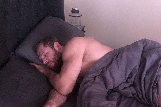 Težko zaspite? Pomagajte si s TEM sadjem, ki ga strokovnjaki imenujejo "naravna uspavalna tableta"