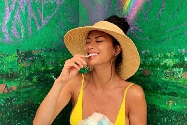 Če sodite med oboževalce sladoleda in si ga še posebej radi privoščite v poletnih mesecih, vam bo ta recept pisan na kožo. 

Še zlasti, če bi sladoled radi jedli vsak dan, toda vseeno malce pazite na kilograme.  Preizkusite ta recept za fit sladoled, ki je hiter in enostaven za pripravo, za nameček pa še okusen in poln beljakovin. 

Za ogled recepta kliknite naprej. ➡️