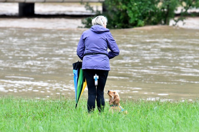 NIJZ obvešča ljudi na poplavljenih območjih: Kako preprečiti nalezljive bolezni? Pomagajte, a pazite na svoje zdravje!