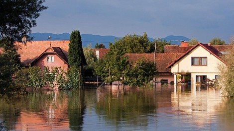 Kako in kje lahko pomagate tistim, ki so v poplavah izgubili vse? (+ kaj organizacije sedaj najbolj potrebujejo?)