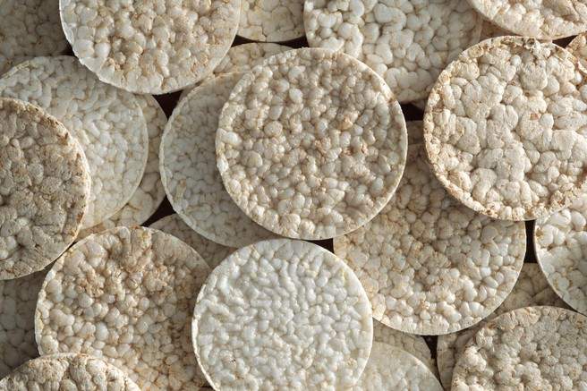 Odpoklic živila: zaradi nevarnih toksinov se umikajo riževi vaflji