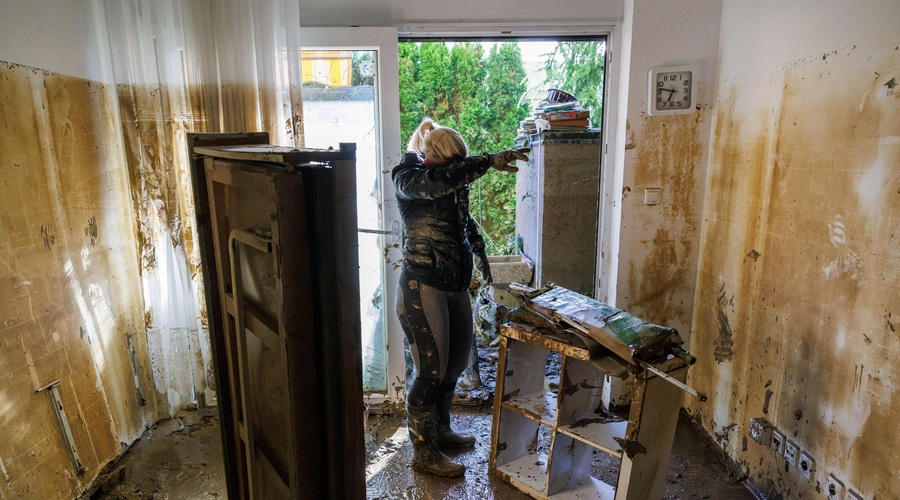 Časi "smetiščarske dobrodelnosti": je dobro delo res doniranje stvari, ki bi jih sicer zavrgli? (foto: Profimedia)