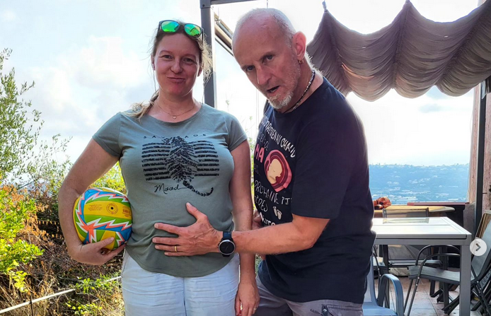 Nekdanja slovenska smučarka bo kmalu zibala. Že tri leta srečno živi na ...