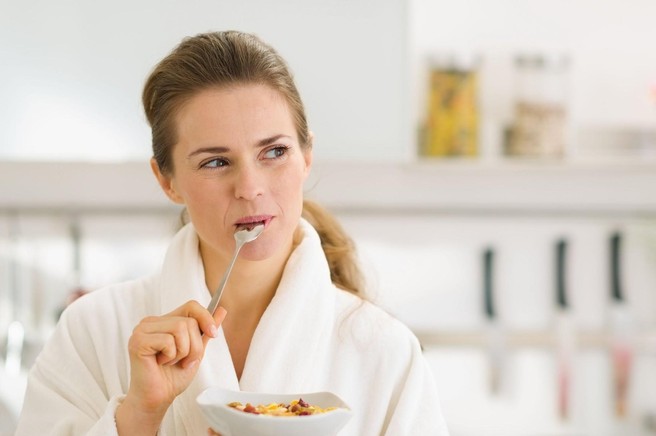 Kaj se zgodi, če zaužijete pokvarjen jogurt?