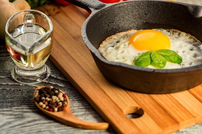 Nov kuharski hit Instagrama: jajce na oko s feto na tortilji si je ogledalo že 34 milijonov ljudi (video+recept)