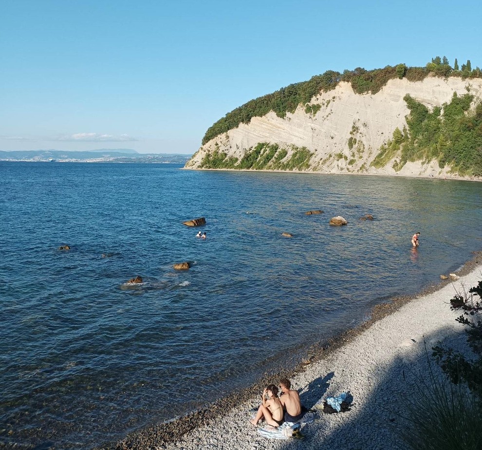 Skriti biser Slovenije navdušuje obiskovalce: "To je najlepša slovenska plaža!"