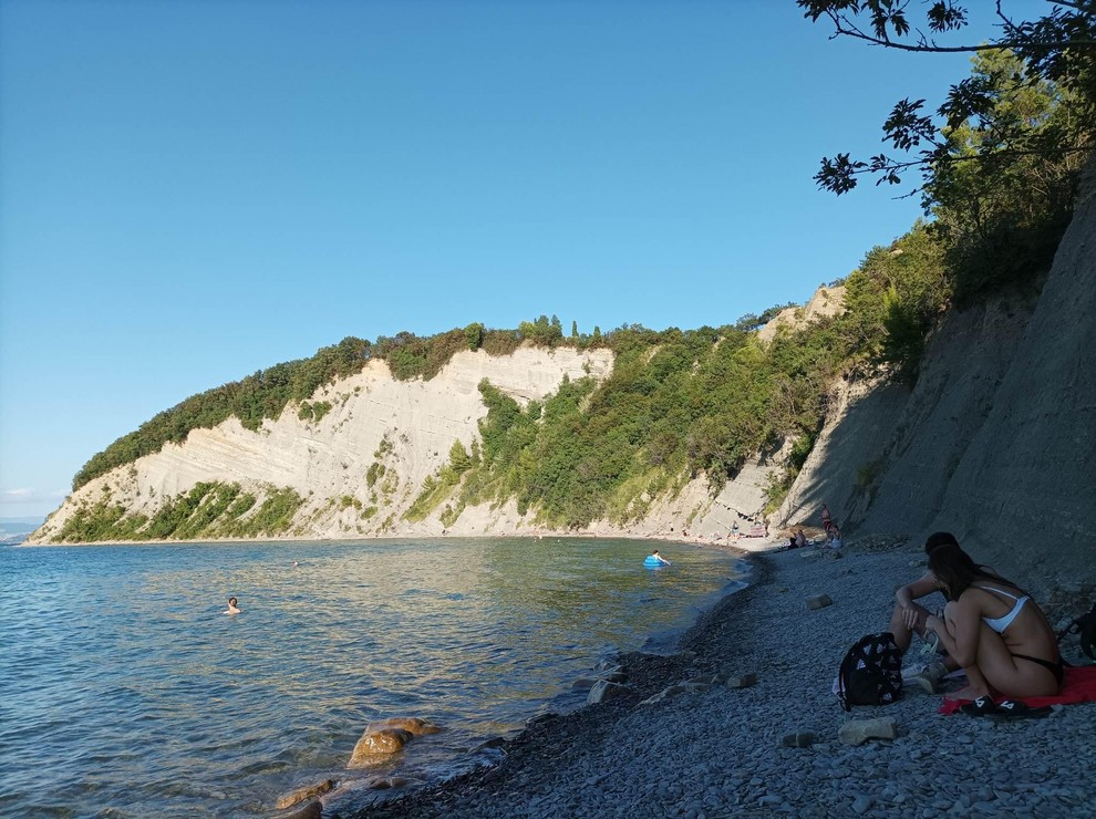 Skriti biser Slovenije navdušuje obiskovalce: "To je najlepša slovenska plaža!"