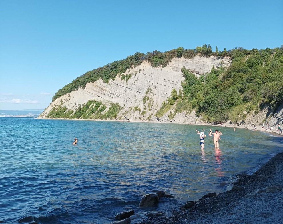 Skriti biser Slovenije navdušuje obiskovalce: "To je najlepša slovenska plaža!"