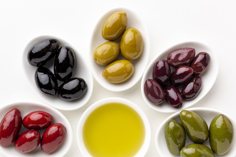 Ekstra deviško olivno olje je odličen vir enkrat nenasičenih maščob.