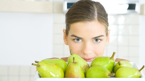 Ta sadež poleti zagotovo zanemarjate: Ima malo kalorij, je obvezen v prehrani strejših od 40.let in odličen za hujšanje (Recept!)