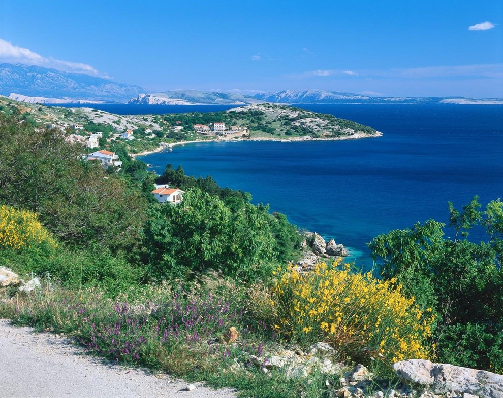 Otok Krk velja za eno izmed priljubljenih počitniških destinacij tudi pri Slovencih. Prednost tega otoka, ki skriva mnoge naravne lepote …