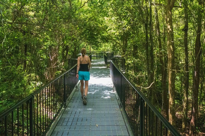 Teh stvari ne bi smeli imeti na sebi, ko greste na pohod ali sprehod (pa jih pogosto imate!)