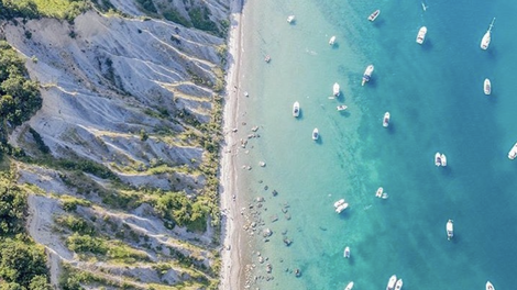 Ta skrita plaža naj bi bila najlepša v Sloveniji: obiskovalci so navdušeni!