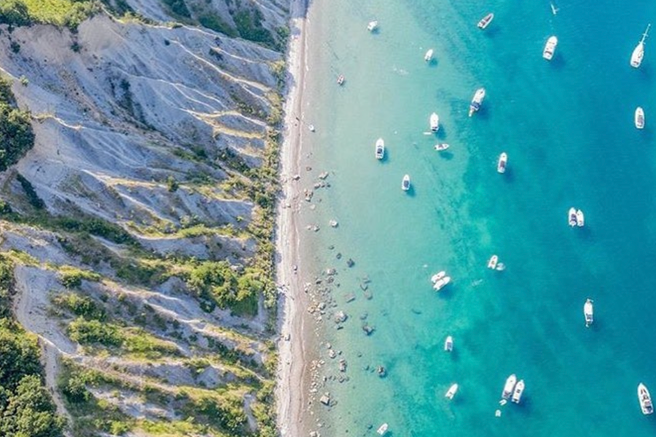 Ta skrita plaža naj bi bila najlepša v Sloveniji: obiskovalci so navdušeni!