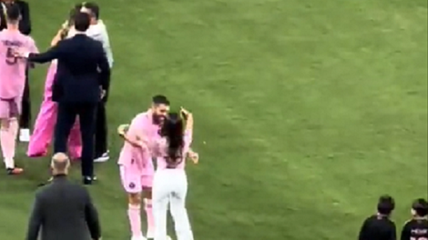 Video, ki je nasmejal svet: Messijeva žena po tekmi stekla v objem napačnemu