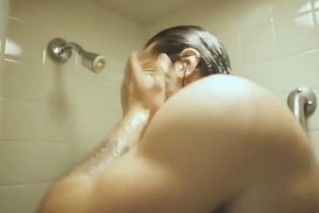 Opozorilo zdravnice: TO je nevaren razlog, zakaj lulanje pod prho, zlasti za ženske, ni dobra ideja