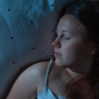 Če sredi noči v hiši zaznate ta vonj, nikar ne prižigajte luči ali telefona: opozarja vas na veliko nevarnost, ključno je, da takoj zapustite dom