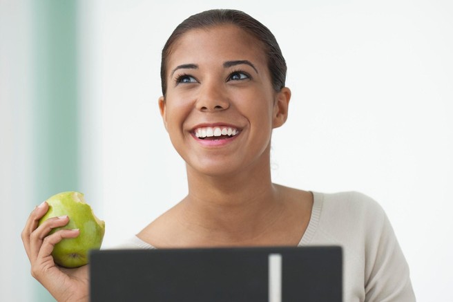 Največji sovražniki vitke linije: Vsi verjamejo, da so ta živila dietna, a zaradi njih se kilogrami samo kopičijo