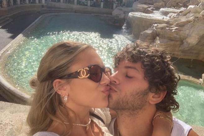 Objave parov na socialnih omrežjih: TO resnično razkrivajo o odnosu