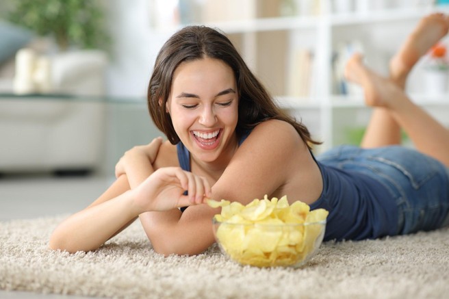 Kardiologinja opozarja: "Ta priljubljeni prigrizek je največji sovražnik za zdravje srca"