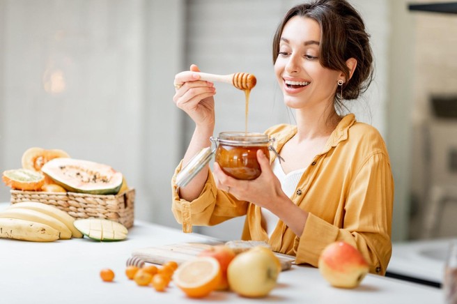 Žlica tega živila pred spanjem varno topi kilograme in je vaše zagotovilo do vitke postave: Pospešuje metabolizem in spodbuja delo jeter (idelano za vse sladokusce)