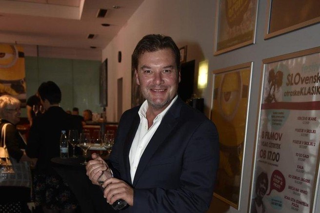 Mnogo prezgodaj se je poslovil simpatični vremenslovec Robert Erjavec. V mladosti je bil aktiven rokometaš