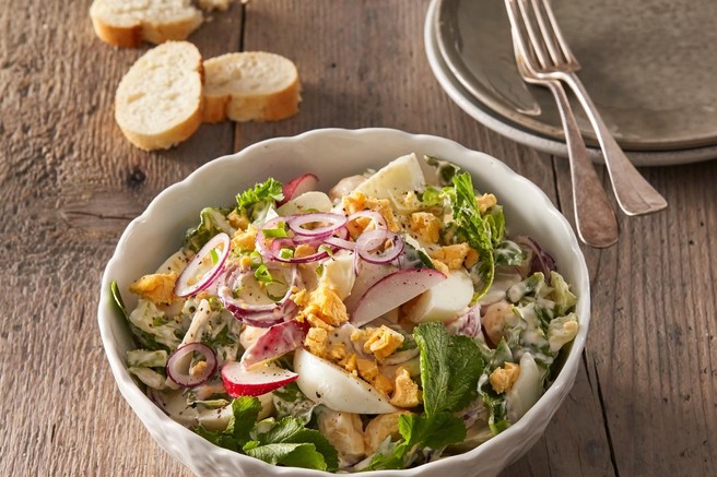 Okusno in poceni: Beljakovinska solata, ki jo boste pripravili že v pičlih 15 minutah